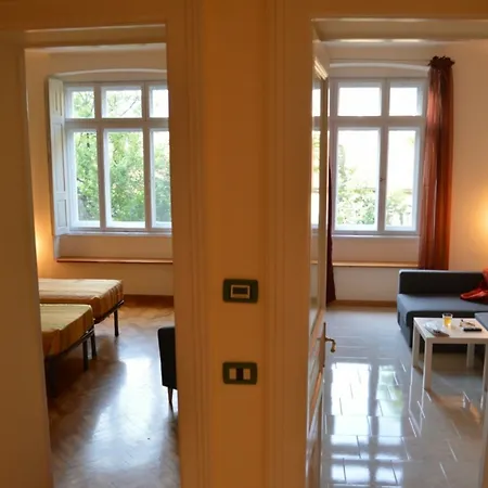 Casa Vacanze All'Angolo Trieste Exterior foto
